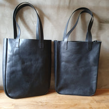 Načíst obrázek do prohlížeče Galerie, . NA RAMENO . kožená