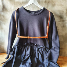 Načíst obrázek do prohlížeče Galerie, ruční výroba, handmade leather good, z kůže, kožené Body harness, kožené kšandy, vegetable leather, třísločiněná kůže