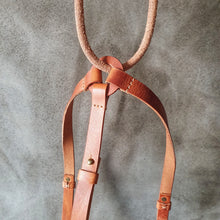 Načíst obrázek do prohlížeče Galerie, ruční výroba, handmade leather good, z kůže, kožené Body harness, kožené kšandy, vegetable leather, třísločiněná kůže