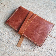Load image into Gallery viewer, pouzdro na tabák, ručně šité pouzdro tabáček, tabaterka, leather cigarette case