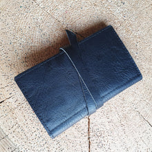 Load image into Gallery viewer, pouzdro na tabák, ručně šité pouzdro tabáček, tabaterka, leather cigarette case