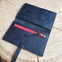 Load image into Gallery viewer, pouzdro na tabák, ručně šité pouzdro tabáček, tabaterka, leather cigarette case