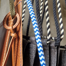 Load image into Gallery viewer, pouzdro na mobil, kožené pouzdro na mobil, třísločiněná kůže, český provaz, jachtařský provaz, česká výroba, vyrobeno ručně