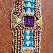 Načíst obrázek do prohlížeče Galerie, vegetable tanned leather, leather bag for travellers, leather bag, travell bag, kožená kabela, třísločiněná kůže, urdžitelná značka, sustainable leather brand