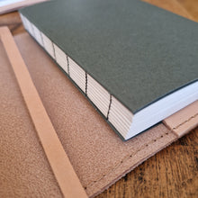 Načíst obrázek do prohlížeče Galerie, diary 2023, leather diary 2023, hand made diary 2023, kožený diář 2023, ručně vyrobený kožený diář 2023, kožený diář,