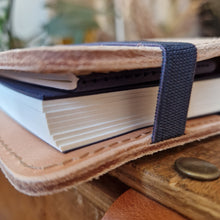 Načíst obrázek do prohlížeče Galerie, diary 2023, leather diary 2023, hand made diary 2023, kožený diář 2023, ručně vyrobený kožený diář 2023, kožený diář,