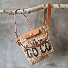 Load image into Gallery viewer, upcyklace, upcycling, juta material, washpaper, upcycling bag, juta, recyklace materiálů