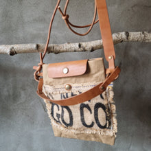 Load image into Gallery viewer, upcyklace, upcycling, juta material, washpaper, upcycling bag, juta, recyklace materiálů