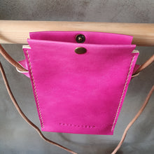 Load image into Gallery viewer, LEATHER MOBILE CASE