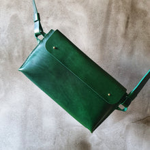 Načíst obrázek do prohlížeče Galerie, třísločiněná ledvinka, ruční výroba v Praze, handmade in Prague, ledvinka, hipbag, shoulder bag