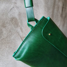 Načíst obrázek do prohlížeče Galerie, třísločiněná ledvinka, ruční výroba v Praze, handmade in Prague, ledvinka, hipbag, shoulder bag