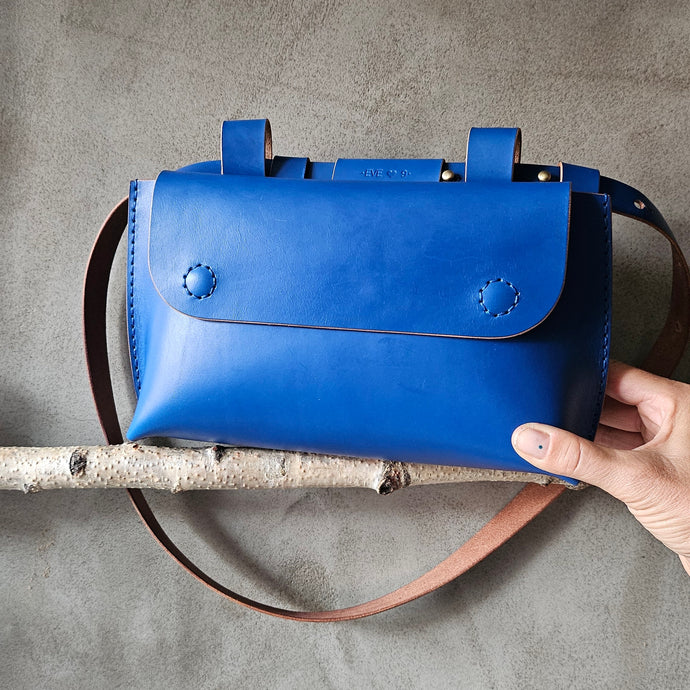 vegetable tanned leather, leather bag, sustainable brand, vegetable leather, ledvinka 02, leather craft, blue leather
