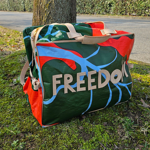 backpack, airplane bag, upcyklace, batoh do letadla, příruční zavazadlo, freedom, recyklace materialu, sustainable brand,