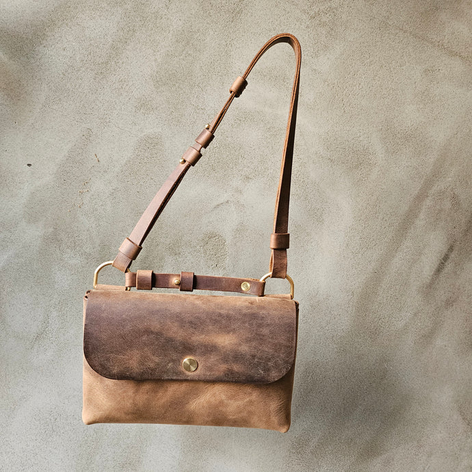 vegetable tanned leather, leather bags, handcrafted, leather handcraft, kozene kabelky, vyrobeno s laskou, made with love, rucni vyroba, zakazkova vyroba, made to order, slowfashion, sustainable fashion, we care, no planet B, handmadeleatherbag, crafted with care, vintage vibes, vintage brown leather, uniquehnadbag, timelessdesign 