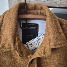 Načíst obrázek do prohlížeče Galerie, upcycling fashion, upcycling from prague, upcycling clothing, upcycling sweater, Jesus screen print patch, Jesus screen print, upcycling brand, upcycling with love, upcyklovaný svetr, upcyklace s laskou, sitotisk Jezis, svetr s potiskem, upcyklovaná móda, upcyklovana moda,
