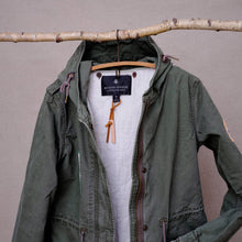 Načíst obrázek do prohlížeče Galerie, upcycling fashion, upcycling from prague, upcycling clothing, upcycling sweater, Jesus screen print patch, Jesus screen print, upcycling brand, upcycling with love, upcyklovaný svetr, upcyklace s laskou, sitotisk Jezis, svetr s potiskem, upcyklovaná móda, upcyklovana moda,
