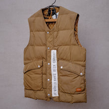 Load image into Gallery viewer, upcycling fashion, upcycling from prague, upcycling clothing, upcycling sweater, Jesus screen print patch, Jesus screen print, upcycling brand, upcycling with love, upcyklovaný svetr, upcyklace s laskou, sitotisk Jezis, svetr s potiskem, upcyklovaná móda, upcyklovana moda,
