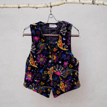 Načíst obrázek do prohlížeče Galerie, upcycling fashion, upcycling from prague, upcycling clothing, upcycling sweater, Jesus screen print patch, Jesus screen print, upcycling brand, upcycling with love, upcyklovaný svetr, upcyklace s laskou, sitotisk Jezis, svetr s potiskem, upcyklovaná móda, upcyklovana moda,
