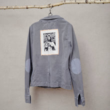 Načíst obrázek do prohlížeče Galerie, upcycling fashion, upcycling from prague, upcycling clothing, upcycling sweater, Jesus screen print patch, Jesus screen print, upcycling brand, upcycling with love, upcyklovaný svetr, upcyklace s laskou, sitotisk Jezis, svetr s potiskem, upcyklovaná móda, upcyklovana moda,
