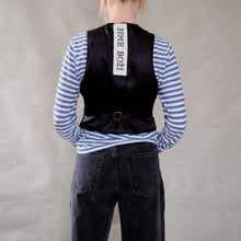 Načíst obrázek do prohlížeče Galerie, upcycling fashion, upcycling from prague, upcycling clothing, upcycling sweater, Jesus screen print patch, Jesus screen print, upcycling brand, upcycling with love, upcyklovaný svetr, upcyklace s laskou, sitotisk Jezis, svetr s potiskem, upcyklovaná móda, upcyklovana moda,
