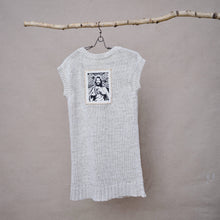 Načíst obrázek do prohlížeče Galerie, upcycling fashion, upcycling from prague, upcycling clothing, upcycling sweater, Jesus screen print patch, Jesus screen print, upcycling brand, upcycling with love, upcyklovaný svetr, upcyklace s laskou, sitotisk Jezis, svetr s potiskem, upcyklovaná móda, upcyklovana moda,
