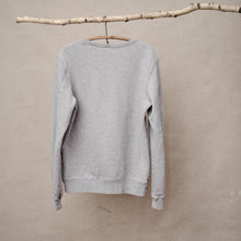 Načíst obrázek do prohlížeče Galerie, upcycling fashion, upcycling from prague, upcycling clothing, upcycling sweater, Jesus screen print patch, Jesus screen print, upcycling brand, upcycling with love, upcyklovaný svetr, upcyklace s laskou, sitotisk Jezis, svetr s potiskem, upcyklovaná móda, upcyklovana moda,
