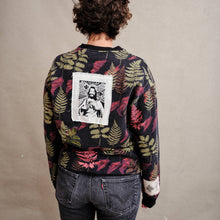 Načíst obrázek do prohlížeče Galerie, upcycling fashion, upcycling from prague, upcycling clothing, upcycling sweater, Jesus screen print patch, Jesus screen print, upcycling brand, upcycling with love, upcyklovaný svetr, upcyklace s laskou, sitotisk Jezis, svetr s potiskem, upcyklovaná móda, upcyklovana moda,
