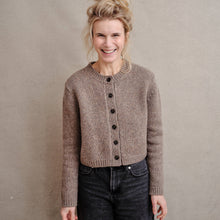 Načíst obrázek do prohlížeče Galerie, upcycling fashion, upcycling from prague, upcycling clothing, upcycling sweater, Jesus screen print patch, Jesus screen print, upcycling brand, upcycling with love, upcyklovaný svetr, upcyklace s laskou, sitotisk Jezis, svetr s potiskem, upcyklovaná móda, upcyklovana moda,
