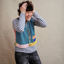 Načíst obrázek do prohlížeče Galerie, upcycling fashion, upcycling from prague, upcycling clothing, upcycling sweater, Jesus screen print patch, Jesus screen print, upcycling brand, upcycling with love, upcyklovaný svetr, upcyklace s laskou, sitotisk Jezis, svetr s potiskem, upcyklovaná móda, upcyklovana moda,
