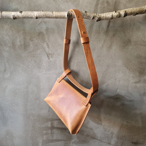 ledvinka, kozena ledvinka, leather hipbag, vegetable leather bag, handmade from Prague, 