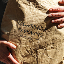 Load image into Gallery viewer, leather brand, eco-friendly packaging, předávačka, baleno 
